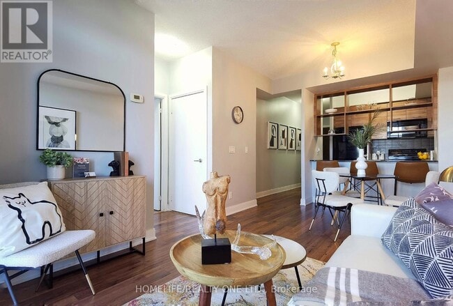 Building Photo - 125 Village Green Square