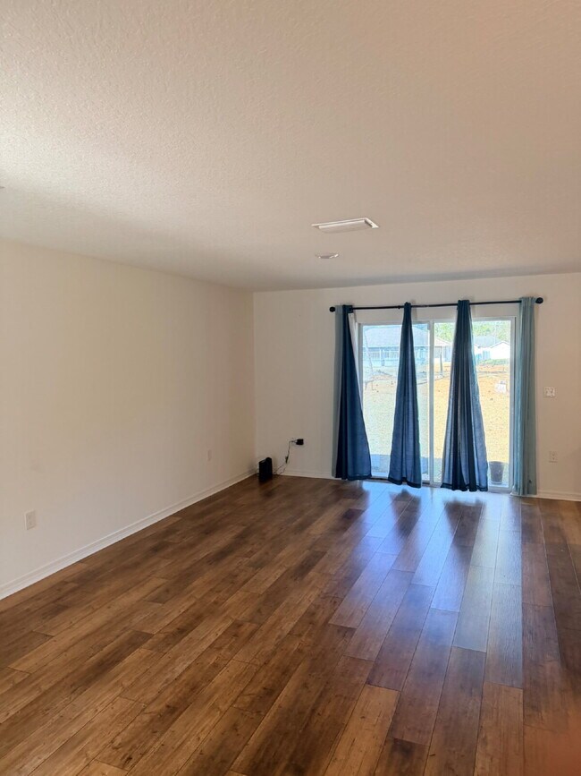 Foto del edificio - Beautiful 3 Bedroom, 2 Bathroom, 2 Car Garage home for rent in Royal Highlands on .46 acres!