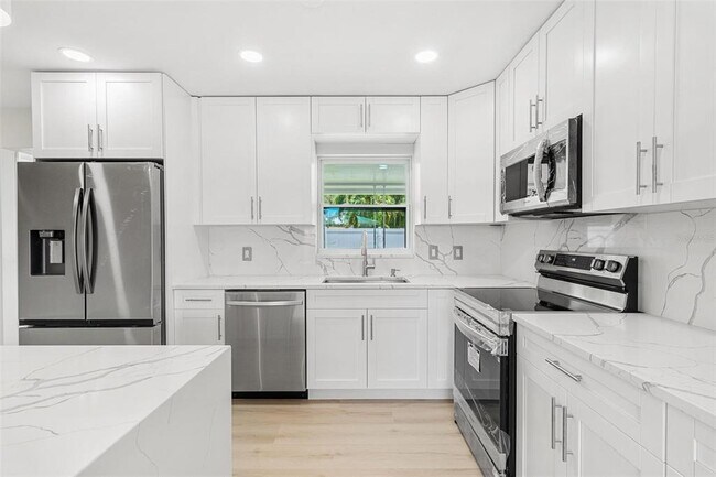 Building Photo - 10971 90th Ave