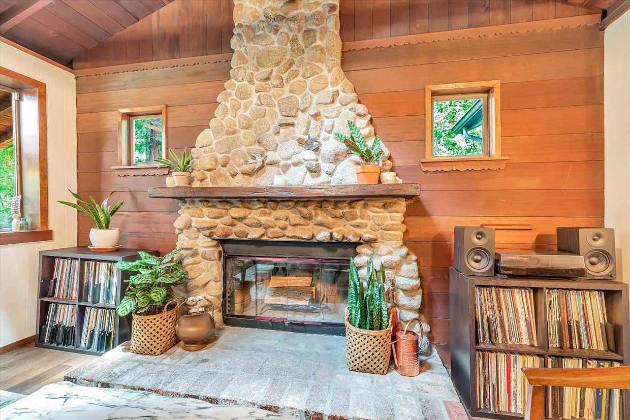 Primary Photo - Picturesque Mountain Retreat. River Views ...