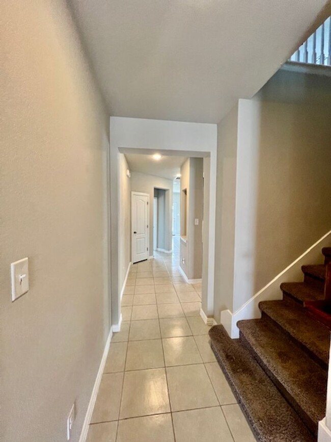 Building Photo - Park at Blackhawk / 5 bedrooms, 2.5 bathro...