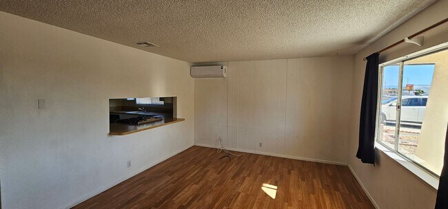 Foto del edificio - Cozy 3-bedroom, 2-bath with NEW Mini Split A/C