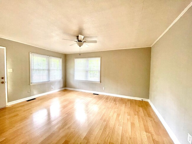 Photo - 202 W Poplar Ave Apartment