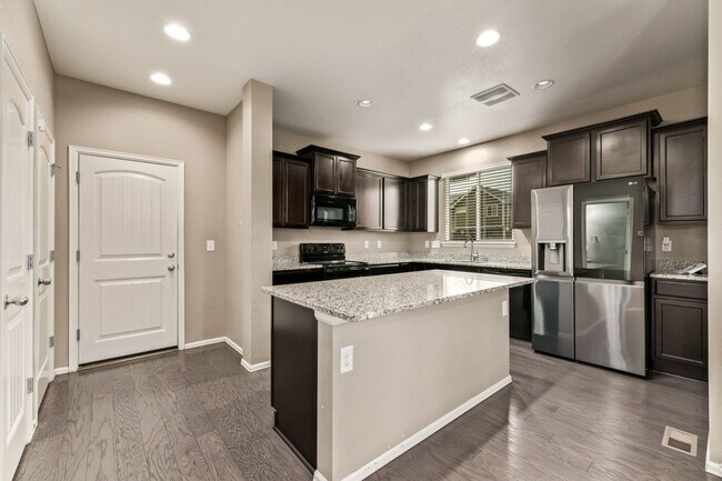 Foto del edificio - Spacious 5BR House in Aurora