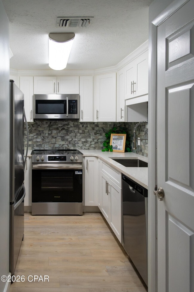 Foto del edificio - 1029 Bradley Cir