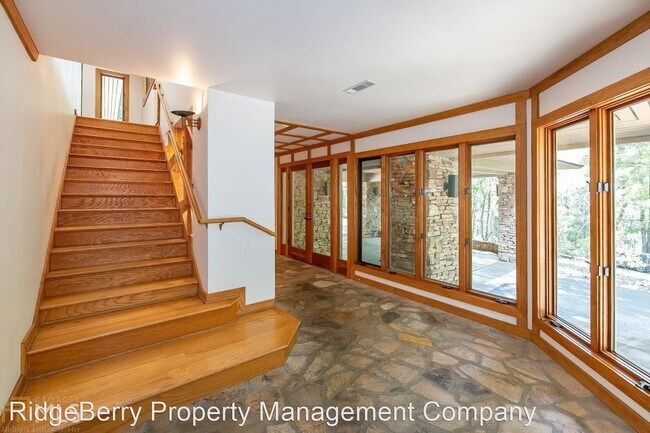 Foto del edificio - 5 br, 3 bath House - 1120 Ward Mountain Rd.