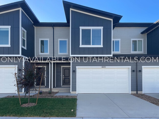 Building Photo - 1605 W Charmer Ln