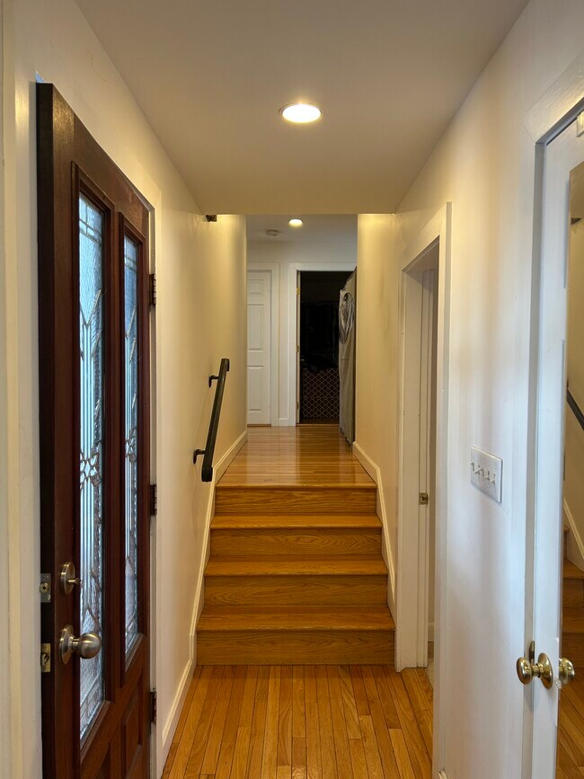 Building Photo - 22 Broadlawn Park