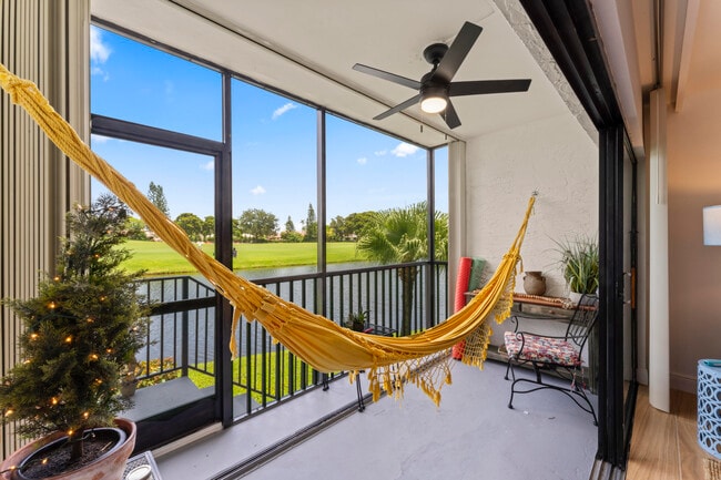 Foto del edificio - 551 Greensward Ln