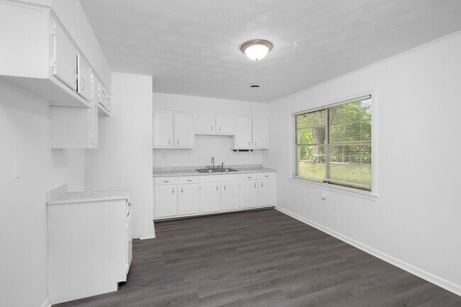 Foto del edificio - Completely Remodeled Home Near Shelby Forest