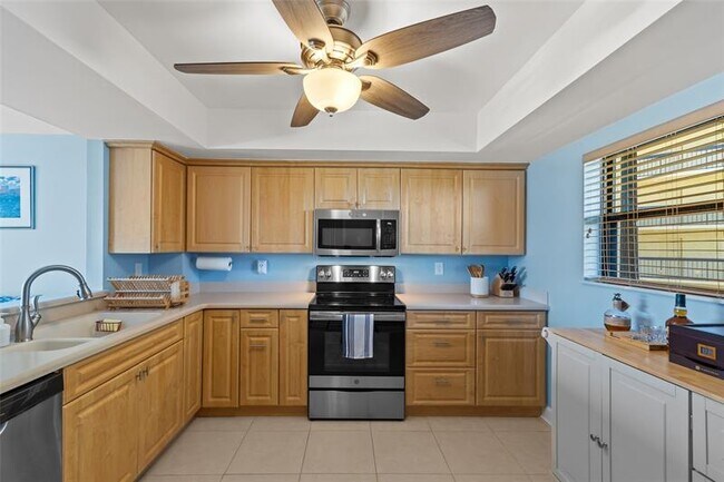 Building Photo - 801 S Ocean Dr
