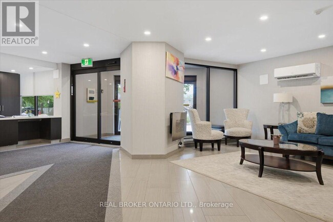 Building Photo - 700 Dynes Rd