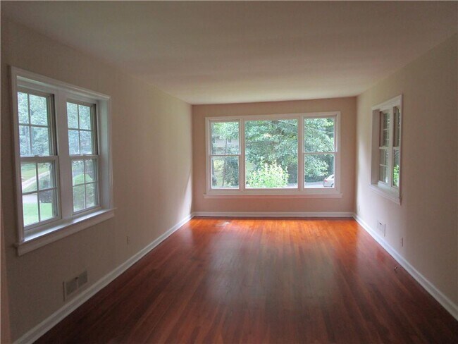 Building Photo - 1147 Enota Cir NE