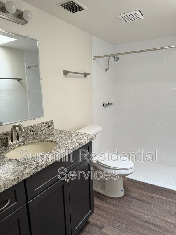 Foto del edificio - 4561 E Bellevue St