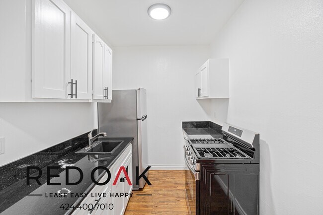 Foto del edificio - ~2 Months FREE~ Fantastic Studio with Stun...