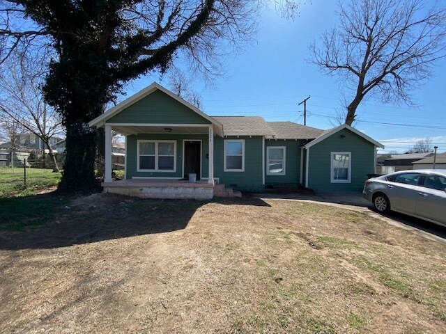 Primary Photo - 2222 E 12th Pl