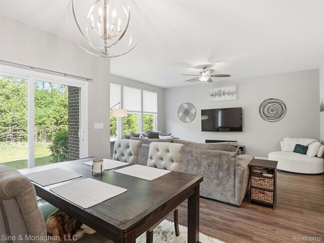 Foto del edificio - 24827 Ivy Rd
