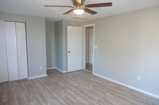Building Photo - 112 Thomas Cir