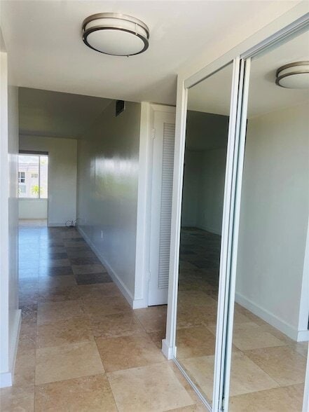 Foto del edificio - 8220 Sunrise Lakes Blvd
