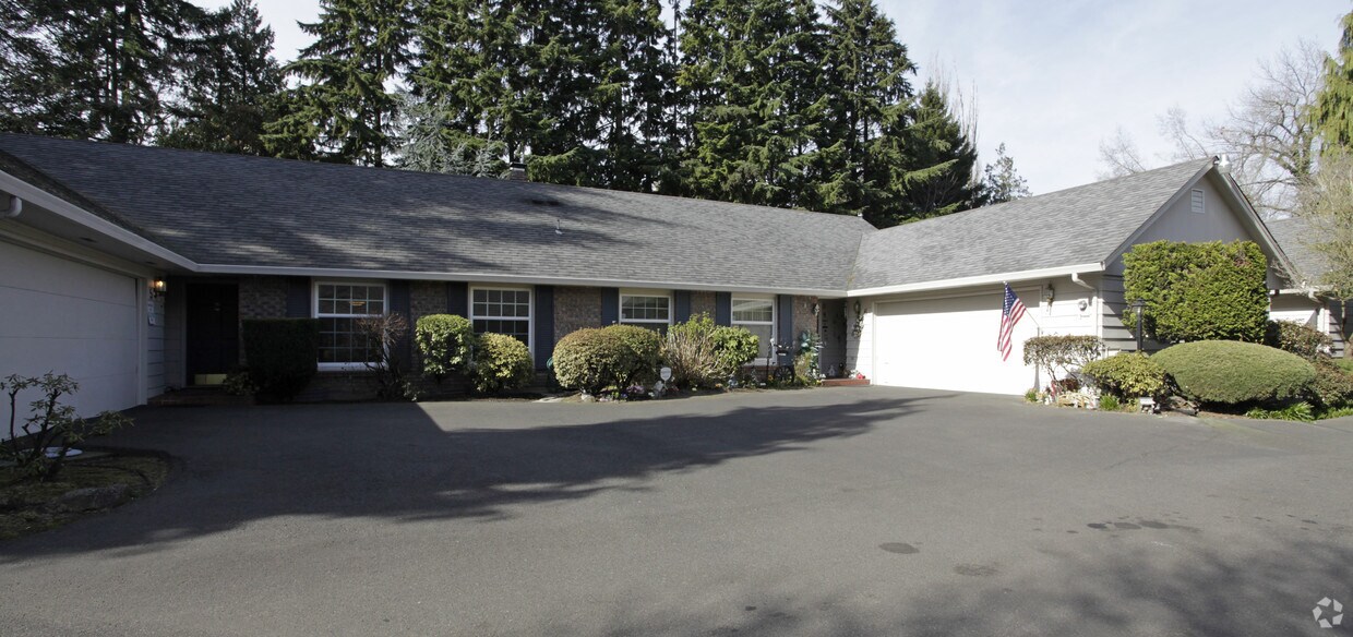 Foto del edificio - 3512-3802 E Mill Plain Blvd