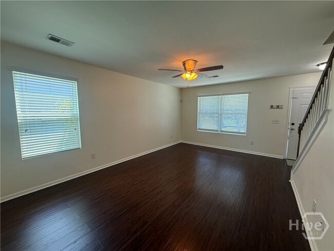 Building Photo - 426 Lions Den Dr