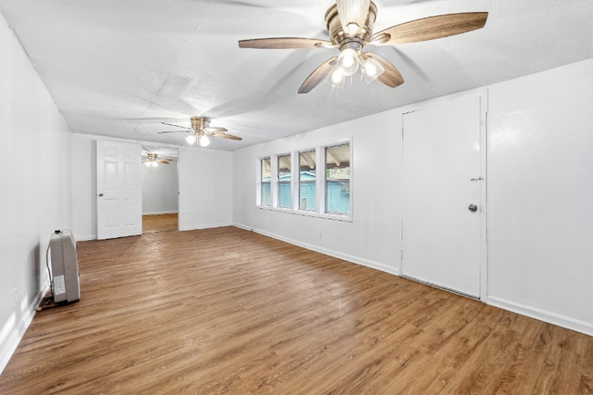 Building Photo - 3831 King Dr