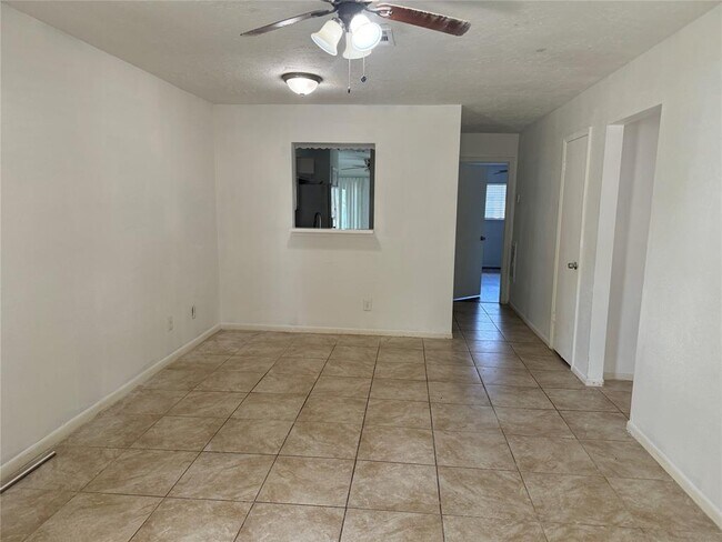 Building Photo - 9332 Tooley Dr