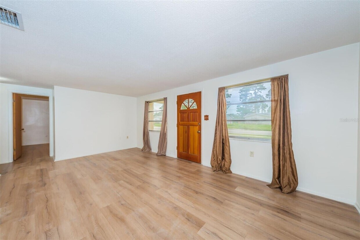 Foto principal - 4535 Flora Ave
