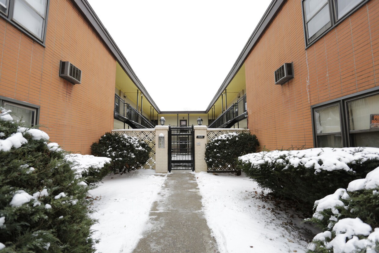 Building Photo - 7535 S Saginaw Ave