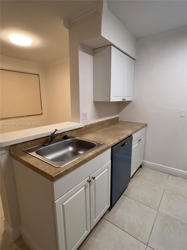 Foto del edificio - 2880 N Oakland Forest Dr