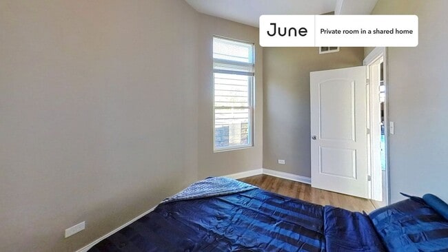 Building Photo - Private bedroom in 3 bed/1 bath Home