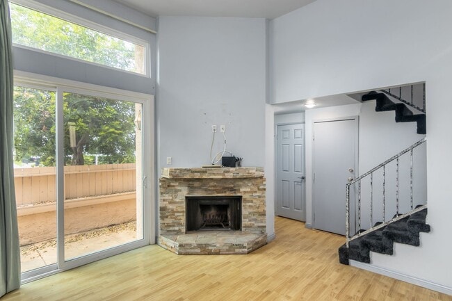 Building Photo - Spacious 3-Bedroom, 3-Bath Tri-Level Townh...