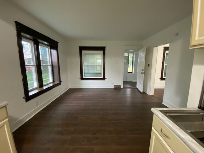 Foto del edificio - Cozy 2-Bed Single-Family in East Akron — P...