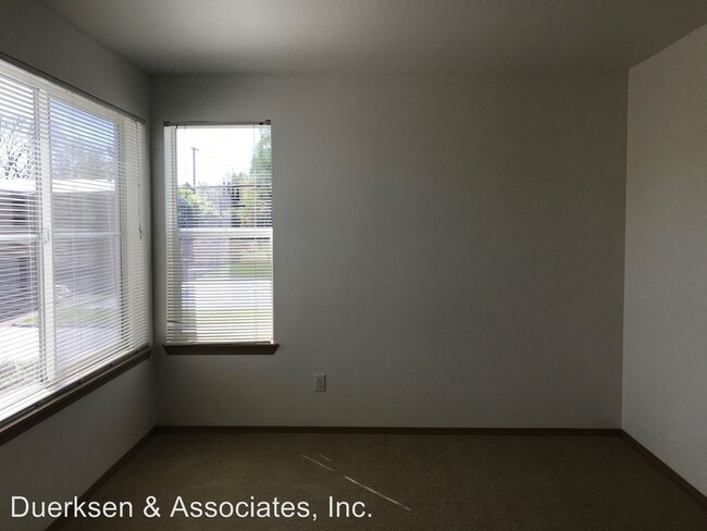 Building Photo - 2930-2960 NW Tyler Ave