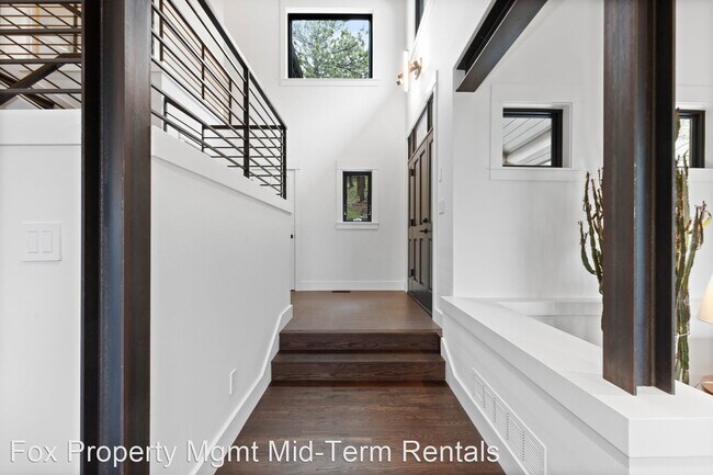 Building Photo - 4 br, 3.5 bath House - 14 Pine Brook Rd