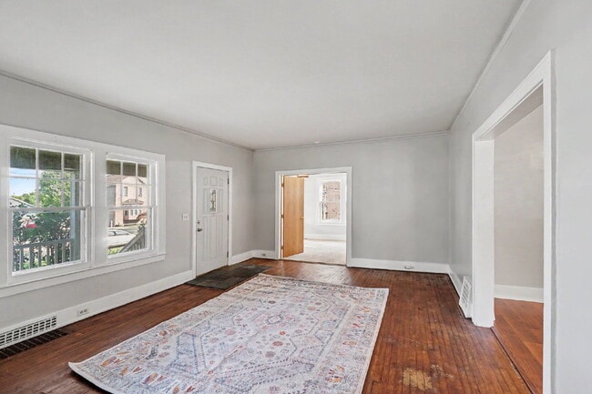 Building Photo - Charming 3 Bed, 1 Bath Rental in Downtown Bay City - $1250/month