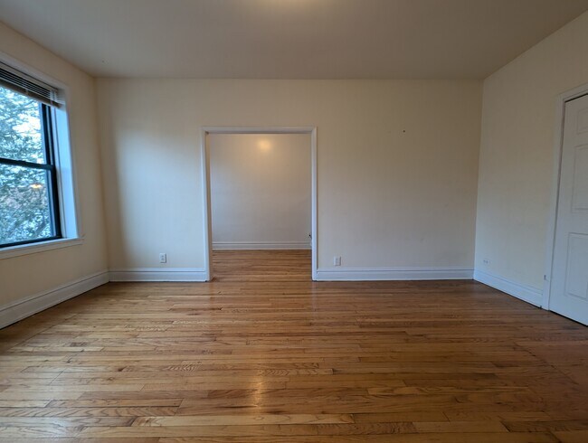 Foto del edificio - 2704 N Sawyer Ave