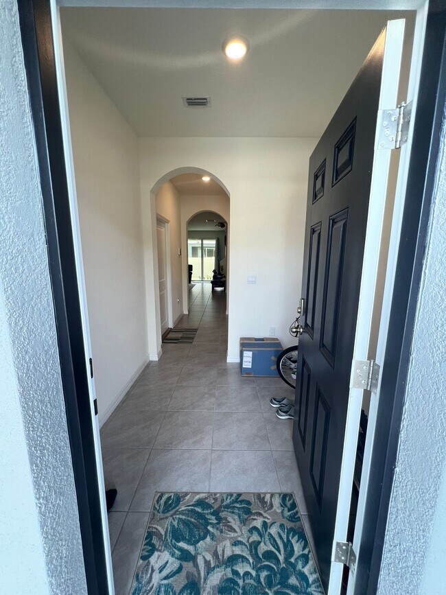 Foto del edificio - 2924 Peony Pr Ln