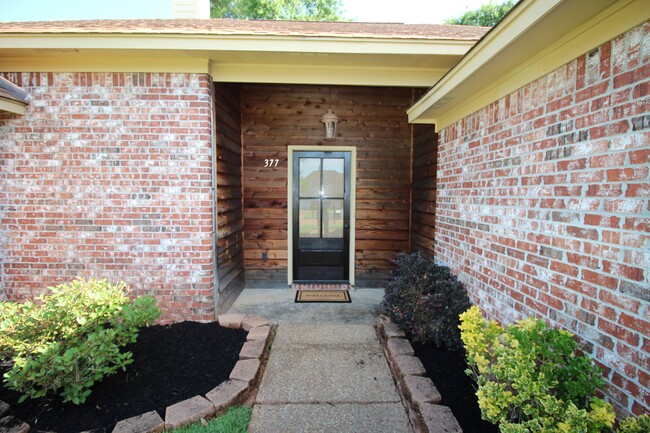 Building Photo - 377 Briar View Dr