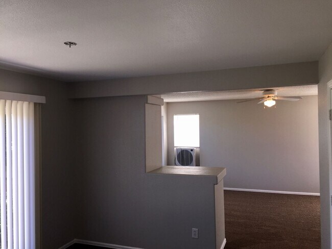 Building Photo - Spacious 4 Bedroom Home