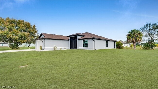 Building Photo - 569 Croydon Ave S