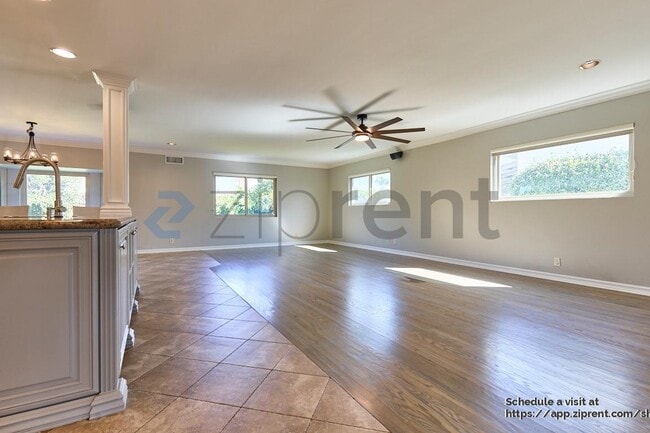 Foto del edificio - 515 E Wilson Ave