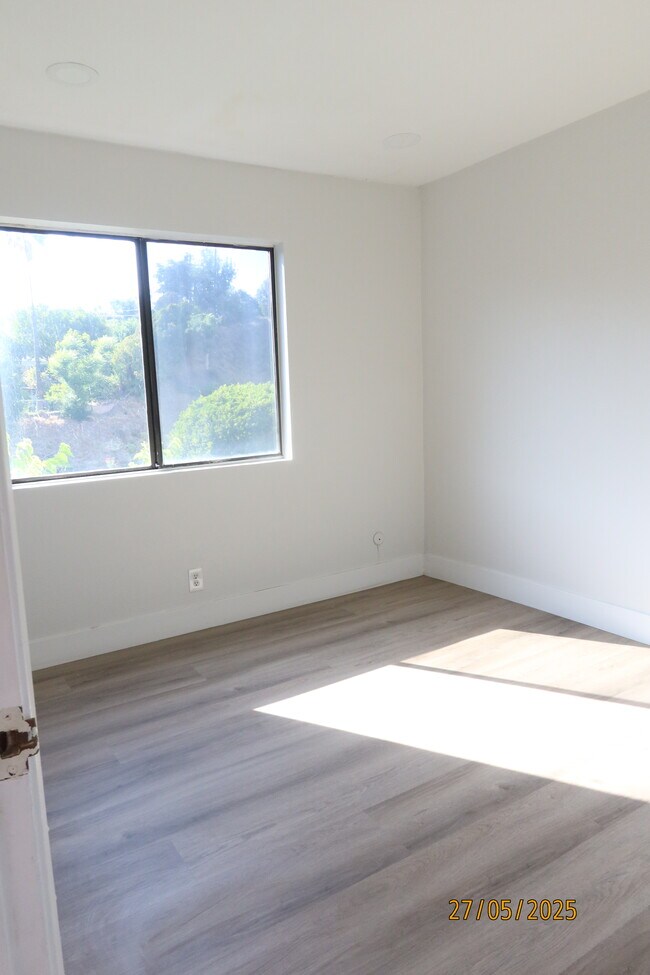 Foto del edificio - 1064 S Garfield Ave