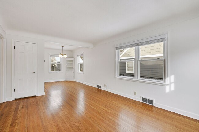 Foto del edificio - 3236 Idaho Ave S