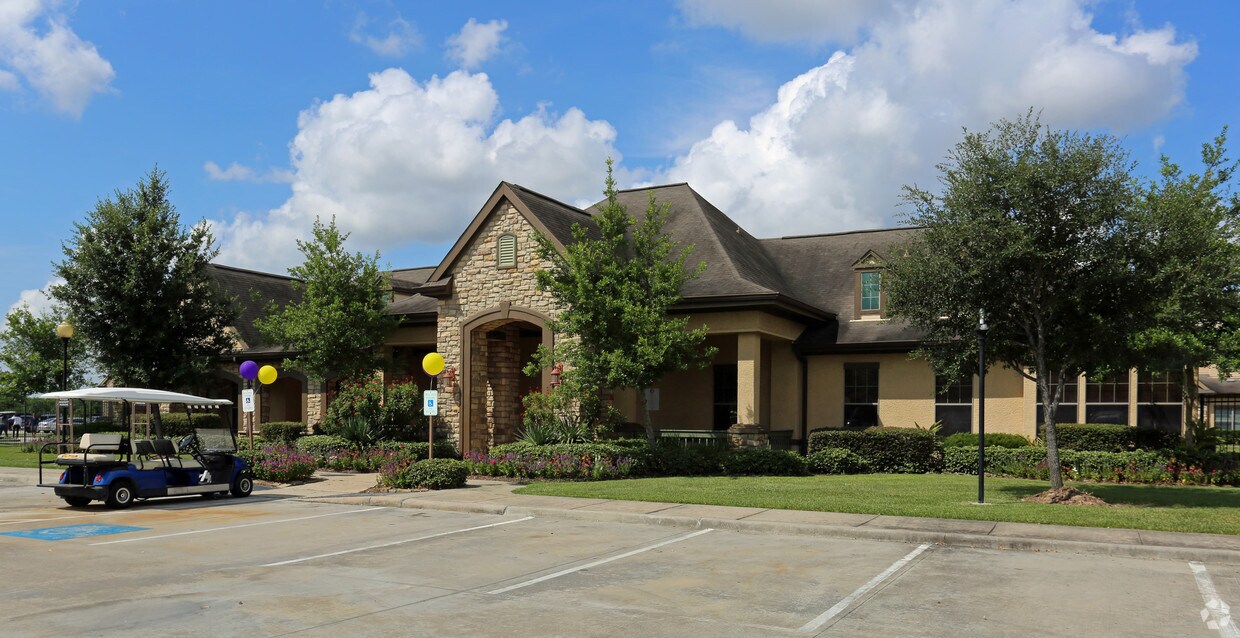 Champion Townhomes on the Green Apartments 11201 Veterans Memorial Dr Houston, TX