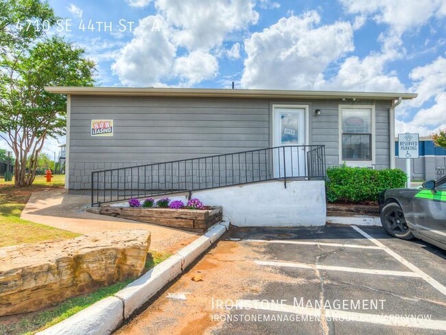 Foto del edificio - 4710 SE 44th St
