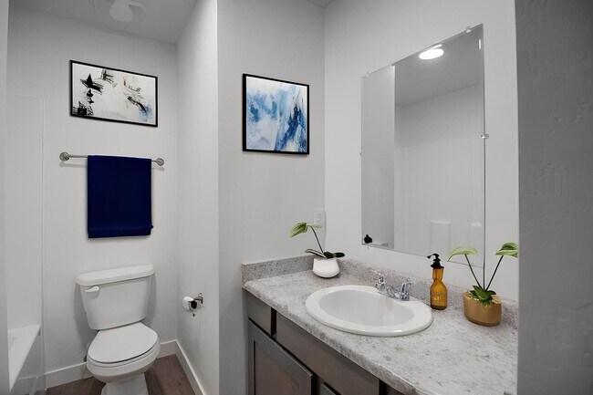 Foto del edificio - Gorgeous 3-Story Townhome! Now Leasing!