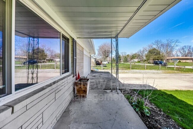 Building Photo - 1302 S Sheridan Ave
