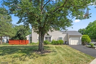 Building Photo - 123 Harrow Dr