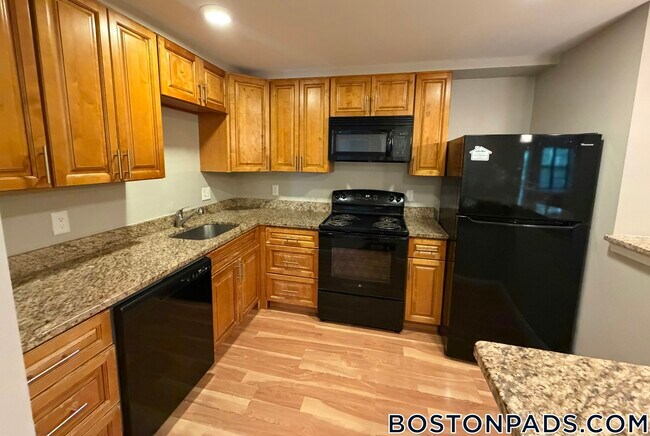 Building Photo - 757 Highland Ave